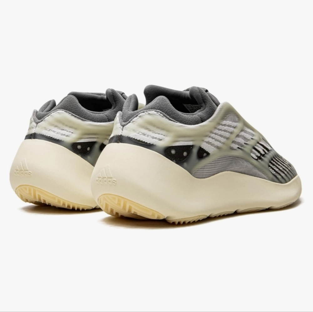 adidas Mens Yeezy 700 V3 ID1674 Fade Salt - Picture 2 of 8